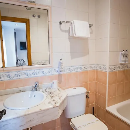 Alda Puerto Calderon Hotel